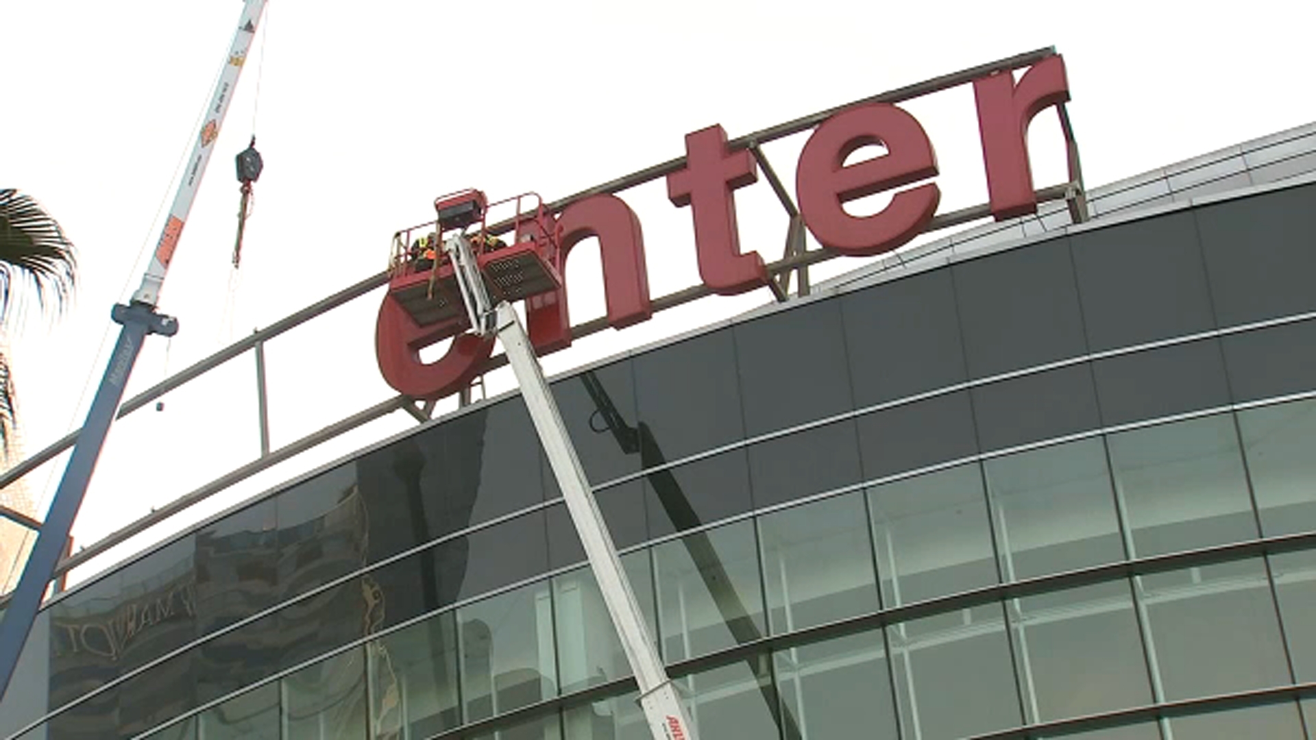 Staples Center Signage Removed Ahead of Name Change to Crypto.com Arena