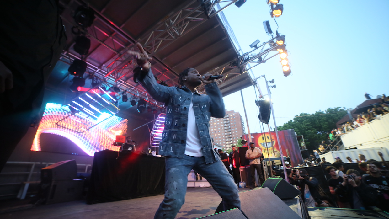 Pusha T Performs at  MURAL Festival: Crowd In Montreal Chants “F*** Drake”