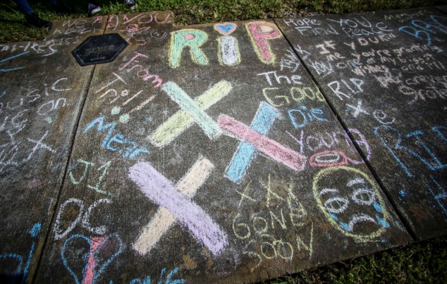 Fans Shut Down Melrose Av. in L.A. for XXXTentacion Memorial