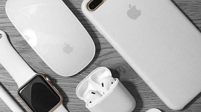 Apple Becomes First Company Ever to Be Worth $1 Trillion
