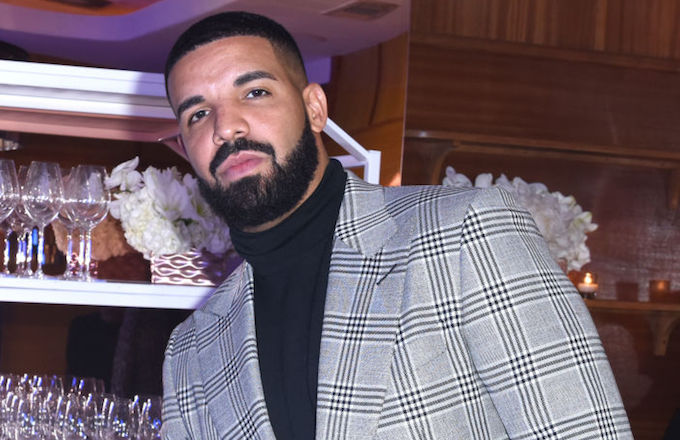 Drake Shows Off Massive Young Money Chain