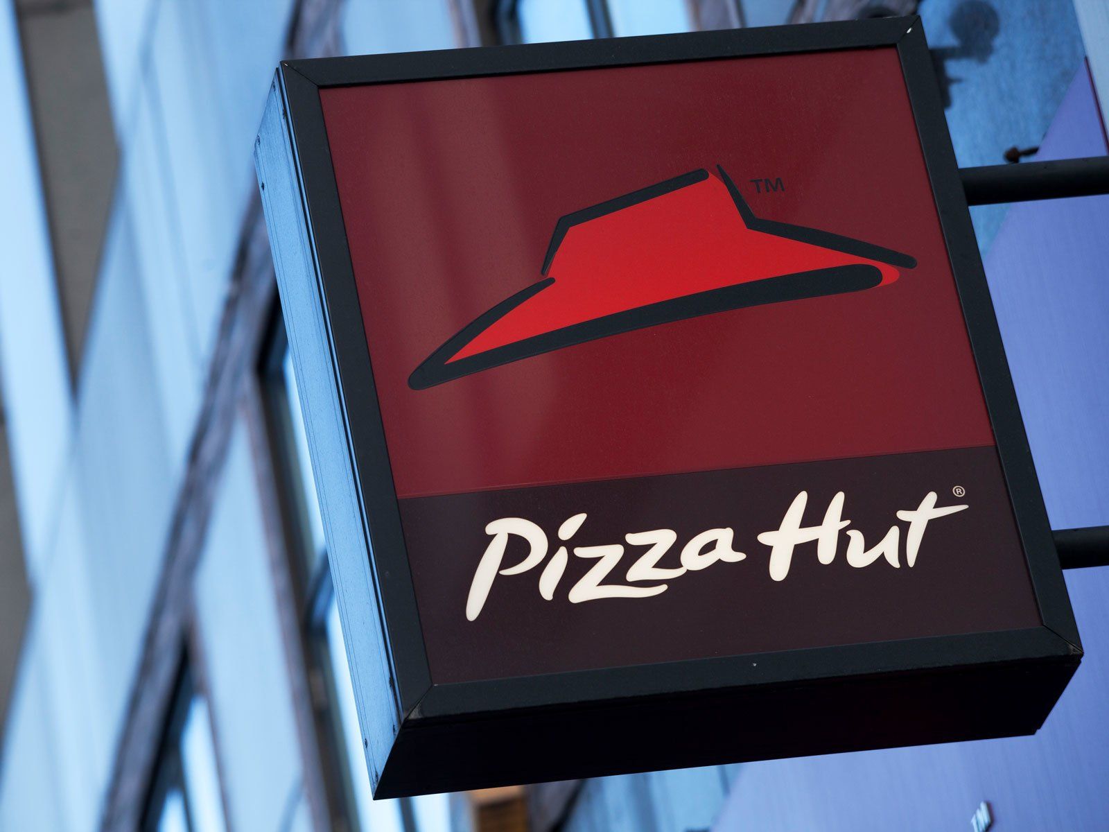 Pizza Hut Set to Close 500 Dine-In Restaurants
