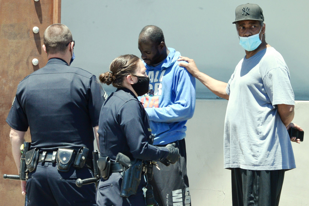 Denzel Washington seen helping homeless man in LA, video shows