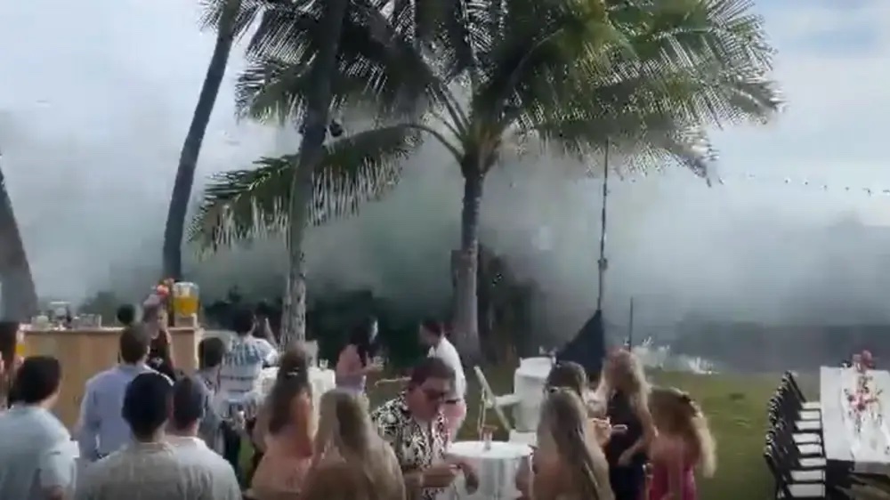 Massive Wave Obliterates a Wedding Ceremony in Hawaii￼