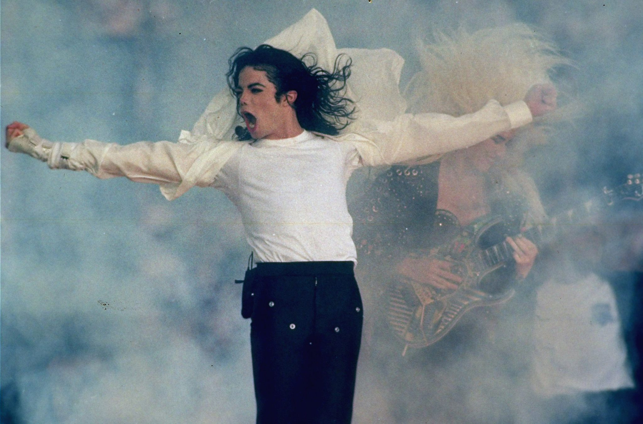 Michael Jackson Estate Reportedly Selling Music Catalog in Deal Worth Nearly $900M