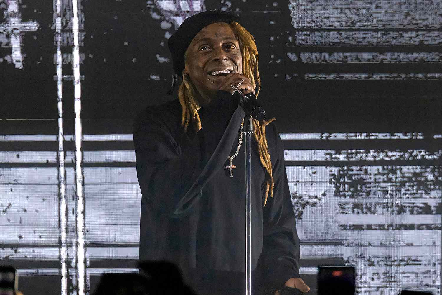Lil Wayne Showed Up to 45 Mins Late to Show, Had Mic Turned Off After 15 Mins