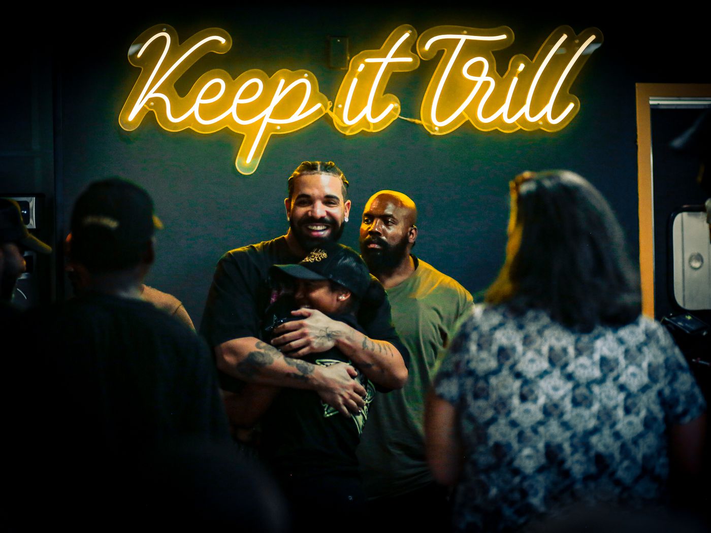 Drake Pulls Up To Bun B’s  ‘Trill Burgers’ Restaraunt in Houston