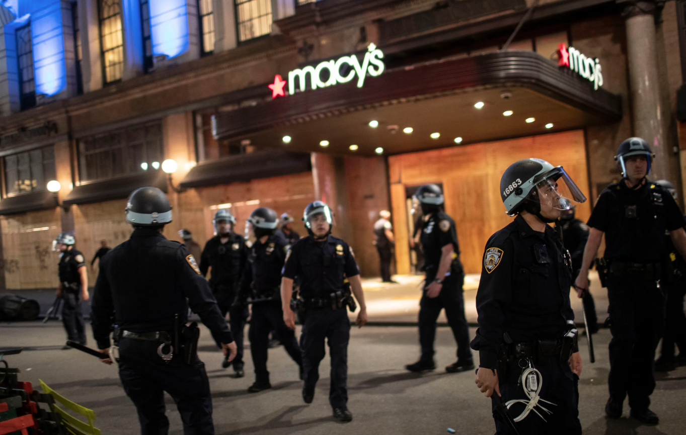 LA Crooks Loot Macy’s Moments After Cops Say They’ve Made Progress Stopping Trend