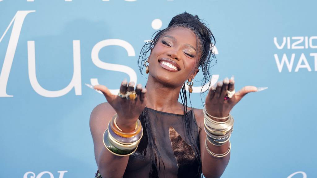 Dochi Awared Doechii Launches Mental Health Hub Inspired by Her Struggles With ...