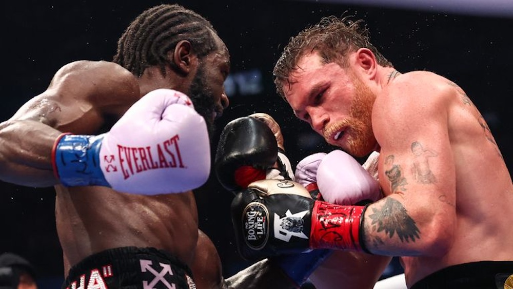 Terence Crawford beats Canelo Alvarez to take super middleweight title ￼