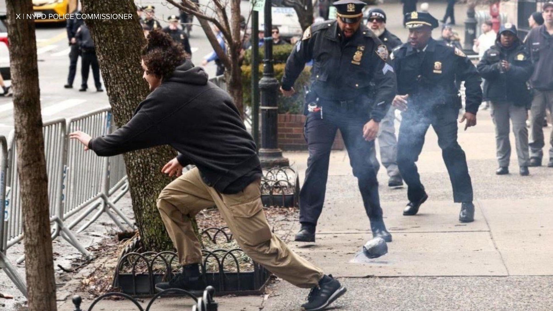6 arrested in chaotic dueling protests outside NYC’s Gracie Mansion