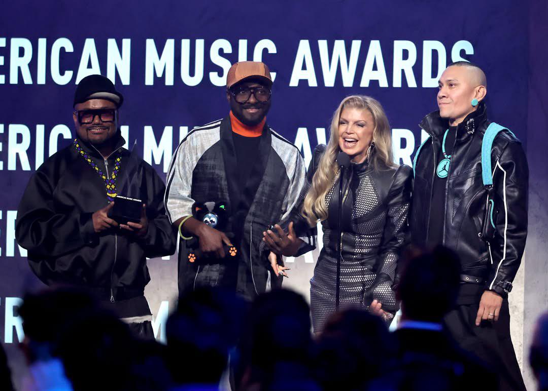 Black Eyed Peas Win Best Throwback Song At AMA’s